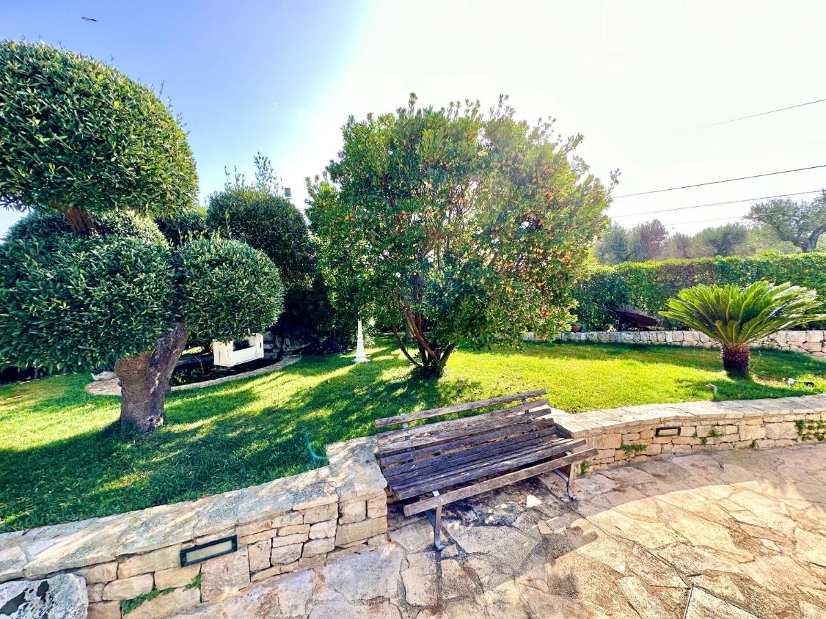 Trullo Il Carrubo Villa Alberobello Luaran gambar