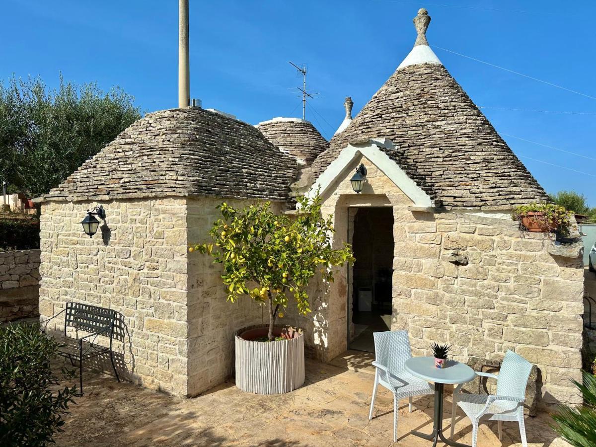Trullo Il Carrubo Villa Alberobello Luaran gambar
