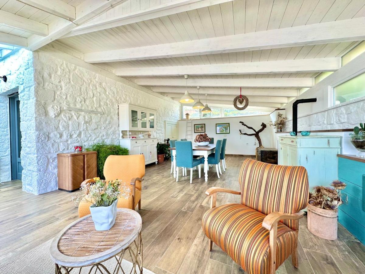 Trullo Il Carrubo Villa Alberobello Luaran gambar